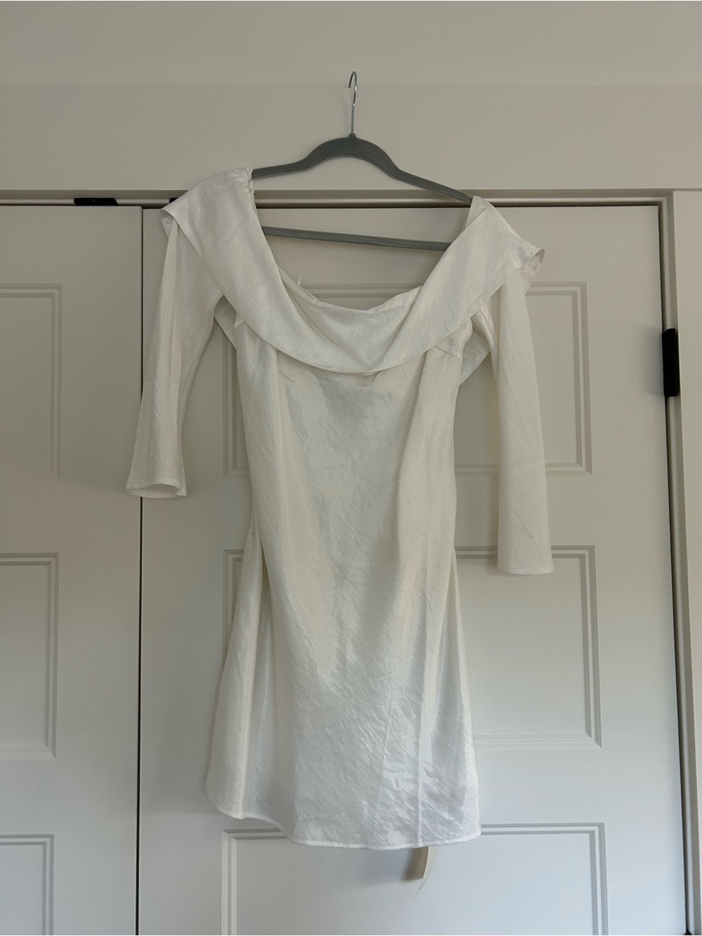 Abercrombie & Fitch Off-Shoulder White Dress